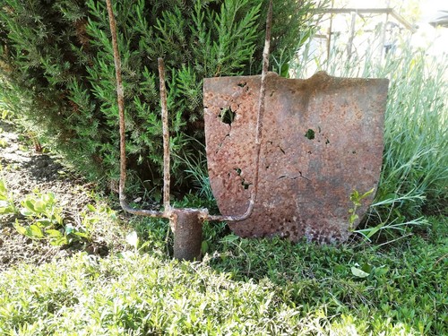 Rusty garden decor vintage - rusty,